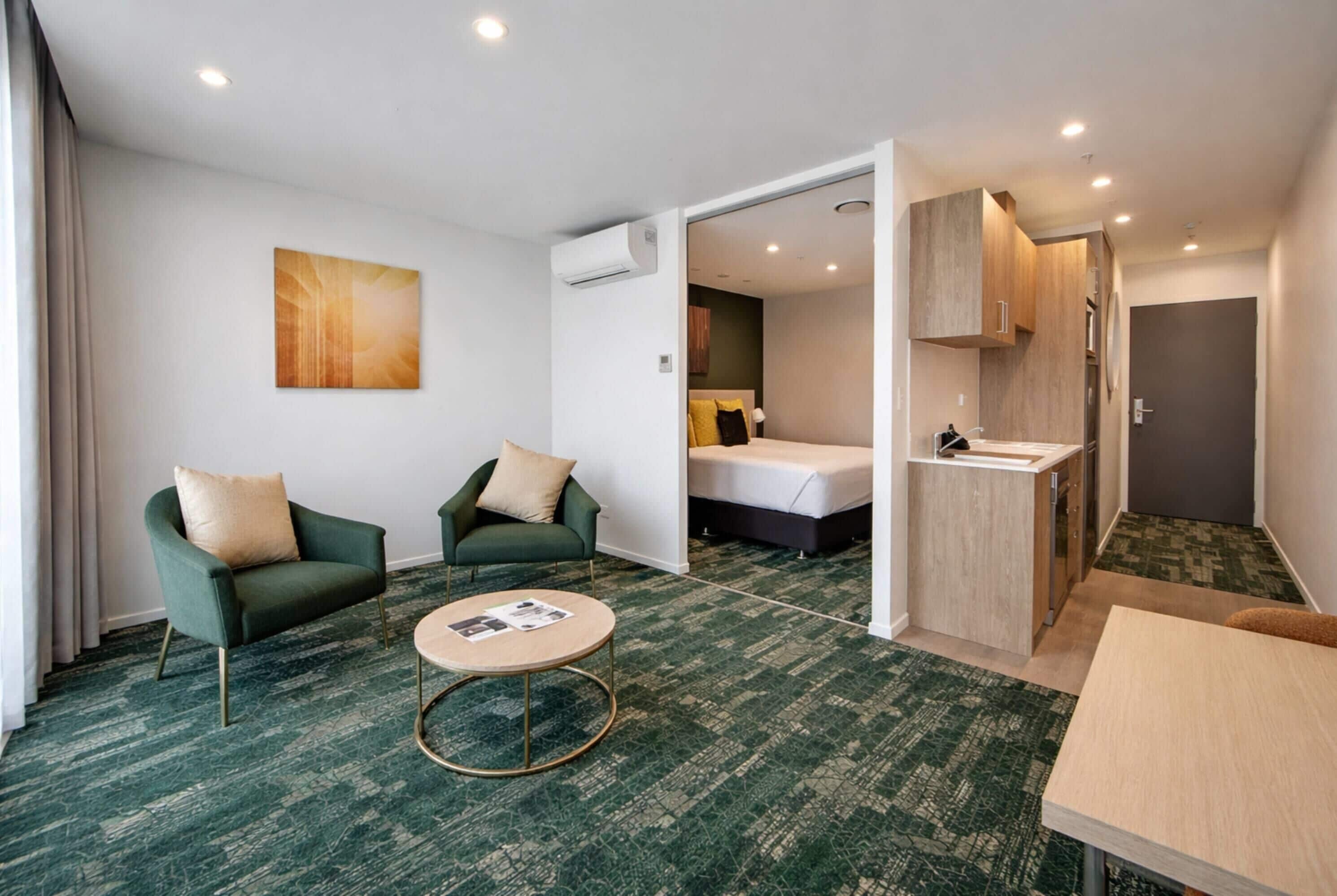 1 Bedroom Apartment | Blendingsgardiner, lydisolert, strykejern/-brett og wi-fi (inkludert)