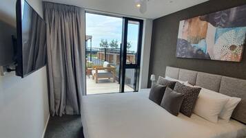 2 Bedroom Apartment | Blackout drapes, soundproofing, iron/ironing board, free WiFi