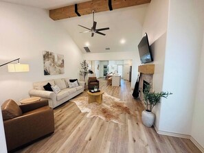 Smart TV, fireplace