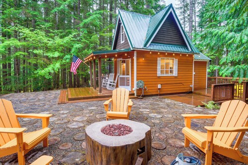 Adorable A-Frame Cabin, Steps to Lake Cushman!