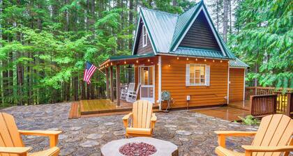 Adorable A-Frame Cabin, Steps to Lake Cushman!