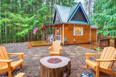 Adorable A-Frame Cabin, Steps to Lake Cushman!