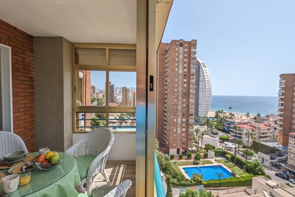 Outdoor dining - BENICALA sun & beach apartment (Benidorm)
