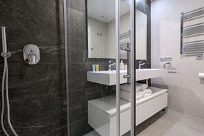 Shower, hair dryer, towels - SUNSET CLIFFS stylish apartment (Benidorm)