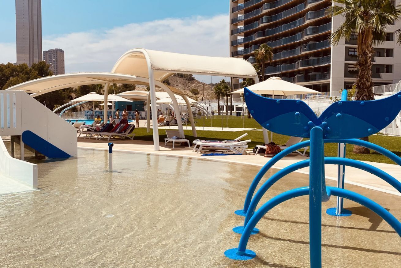 Een verwarmd zwembad