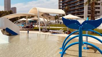 Een verwarmd zwembad