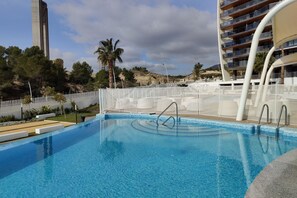 A heated pool - SUNSET WAVES DReaM apartment (Benidorm)