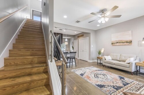 Cozy 2 Bed Townhome near the Hospital