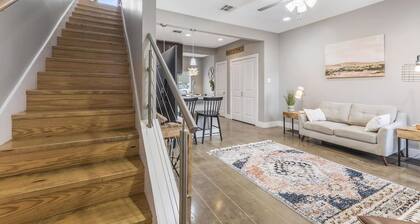 Cozy 2 Bed Townhome near the Hospital
