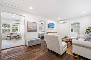 Televisión y oficina 