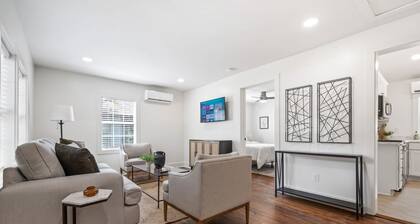 Saints St Cottage - Fully Renovated - Near Cajundome/Cajun Field