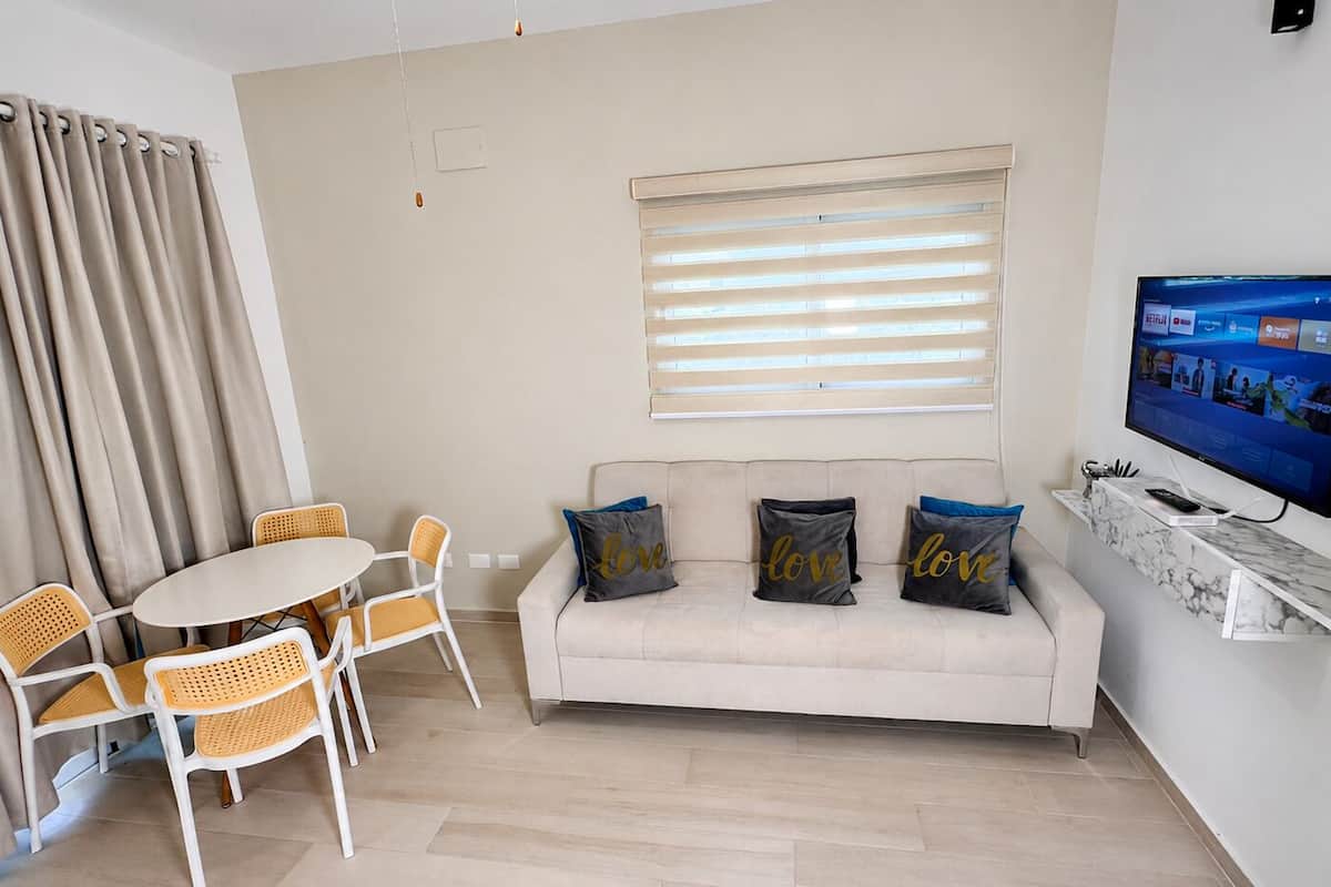 Business Apartment | In-room safe, laptop workspace, blackout drapes, WiFi (free)