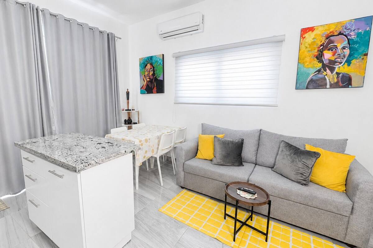 Deluxe Apartment | In-room safe, laptop workspace, blackout drapes, WiFi (free)