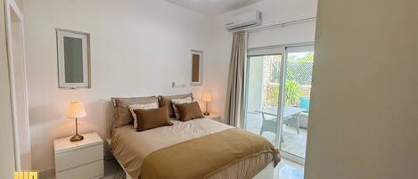 Luxury Apartment | In-room safe, blackout drapes, free WiFi