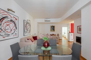 Interior - iFlat | Red Roman Flat with terrace (Roma)