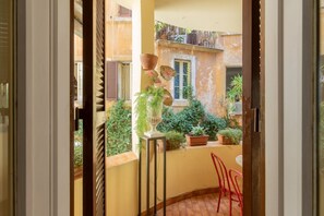 Interior - iFlat | Red Roman Flat with terrace (Roma)