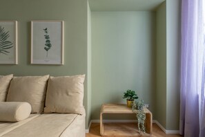3 habitaciones, tabla de planchar con plancha, wifi y ropa de cama 