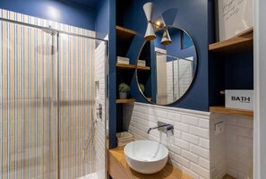 Shower, bidet, towels, toilet paper - iFlat | The Monti Experience (Roma)