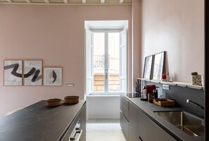 Fridge, stovetop, dishwasher, coffee/tea maker