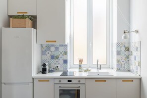 Kühlschrank, Mikrowelle, Ofen, Geschirrspüler