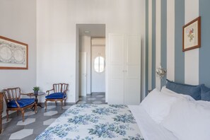 4 chambres, fer et planche à repasser, Wi-Fi, draps fournis