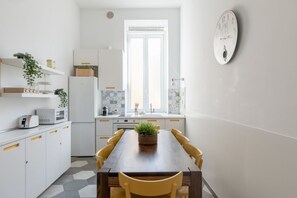 Réfrigérateur, micro-ondes, four, lave-vaisselle