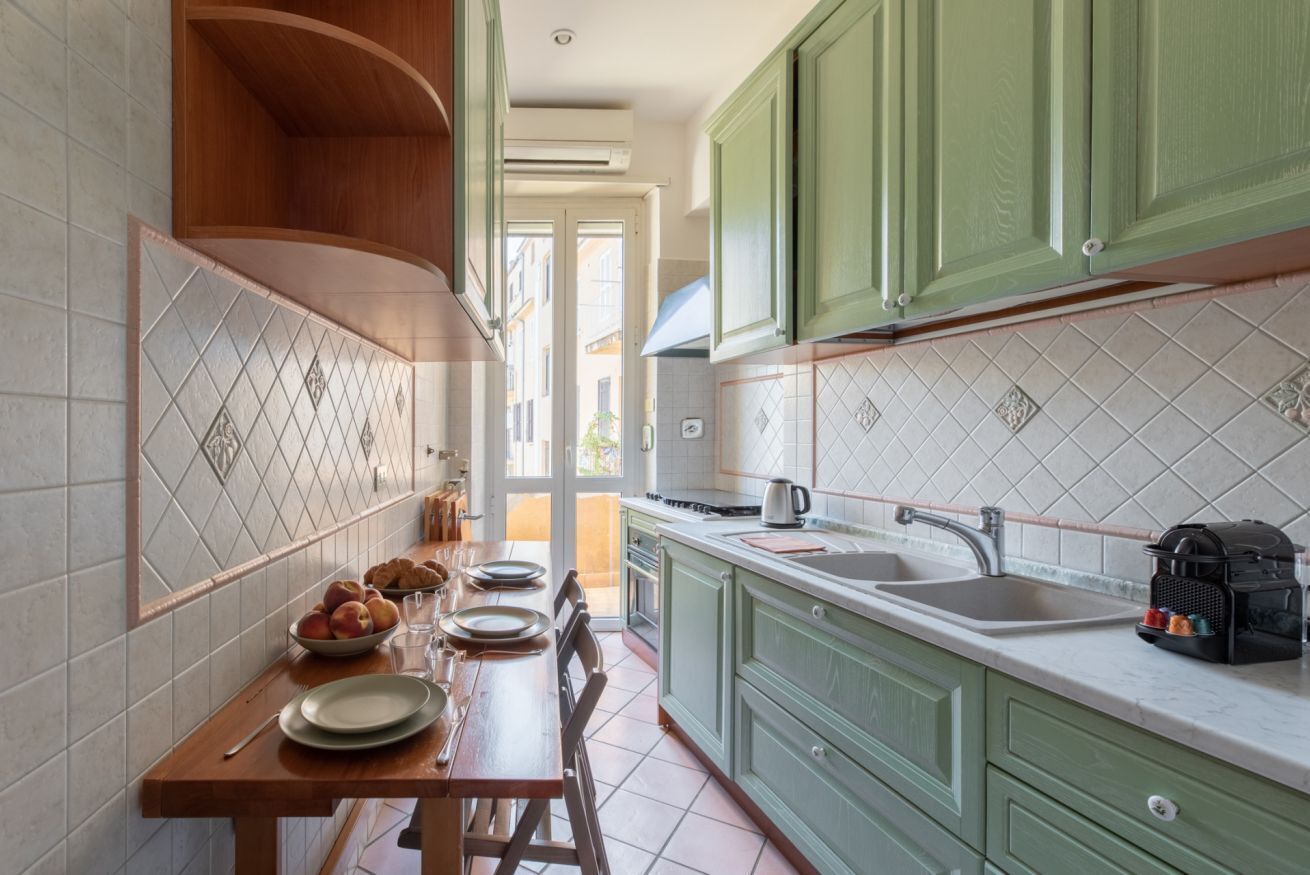 雪櫃、焗爐、咖啡機/沖茶器、廚房用具/餐具/器皿