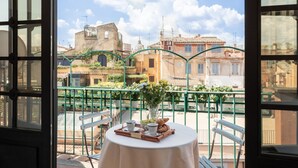 Outdoor dining - iFlat | Margutta Colors on Canvas Apartment (Rome)