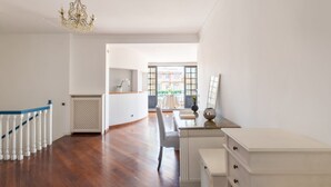 Interior - iFlat | Margutta Colors on Canvas Apartment (Rome)