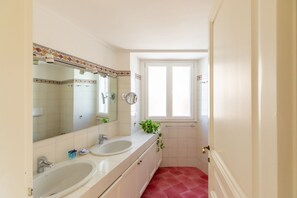 Dusche, Bidet