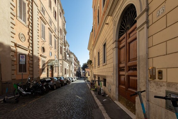 Miscellaneous - iFlat | The Roman View (Roma)