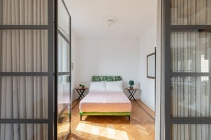 4 bedrooms, WiFi, bed sheets