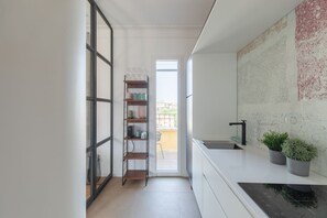 Fridge, microwave, stovetop, coffee/tea maker - iFlat | Home with views (Roma)