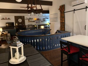 Interior - Nautical Chalet (4 bedrm) nestled in Georgian Woodlands w/ Hot Tub & large deck (The Blue Mountains)