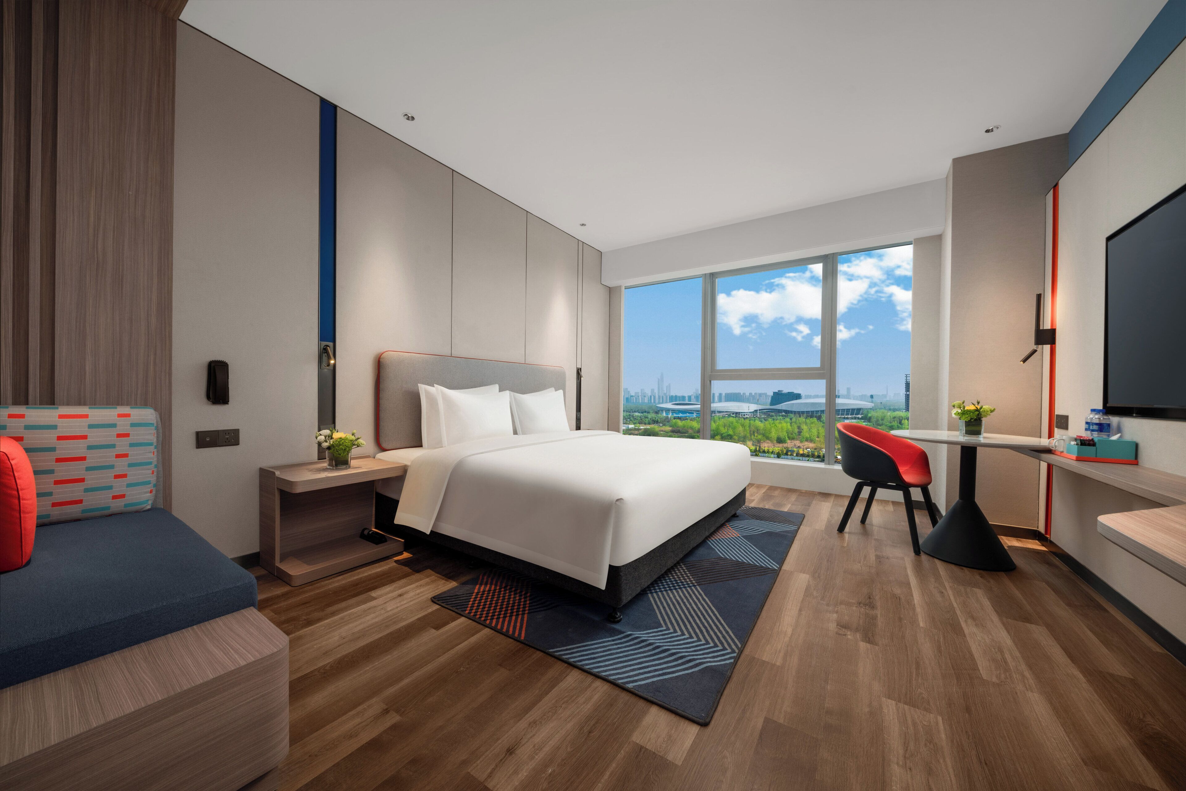 1 King Standard | Premium bedding, down duvets, laptop workspace, blackout curtains