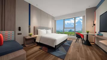 1 King Standard | Premium bedding, down duvets, laptop workspace, blackout curtains