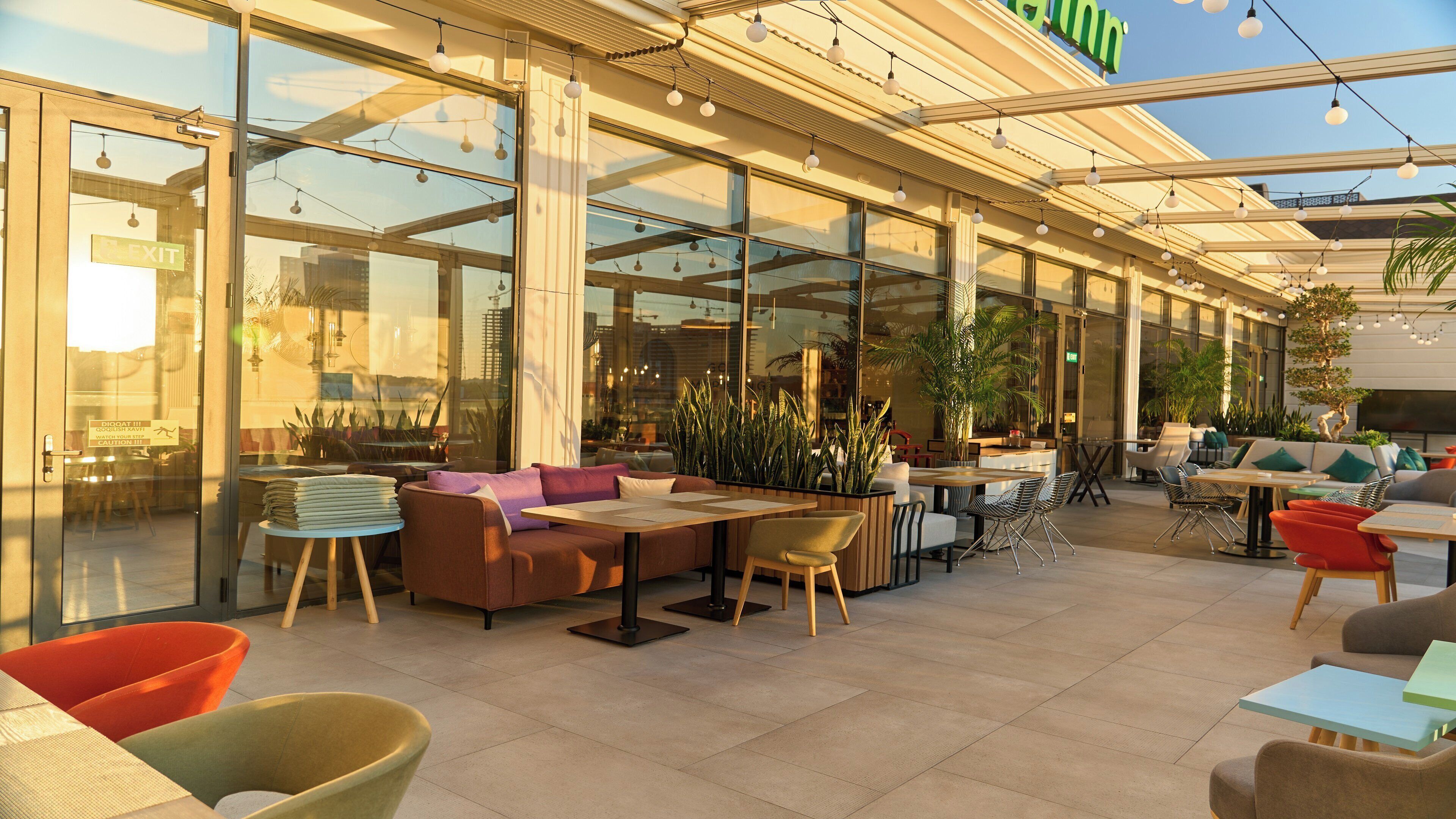 Breakfast, lunch and dinner served