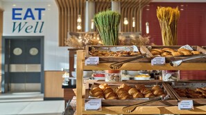 Petit déjeuner buffet servi tous les jours en supplément