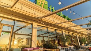 Petit déjeuner, déjeuner et dîner servis sur place