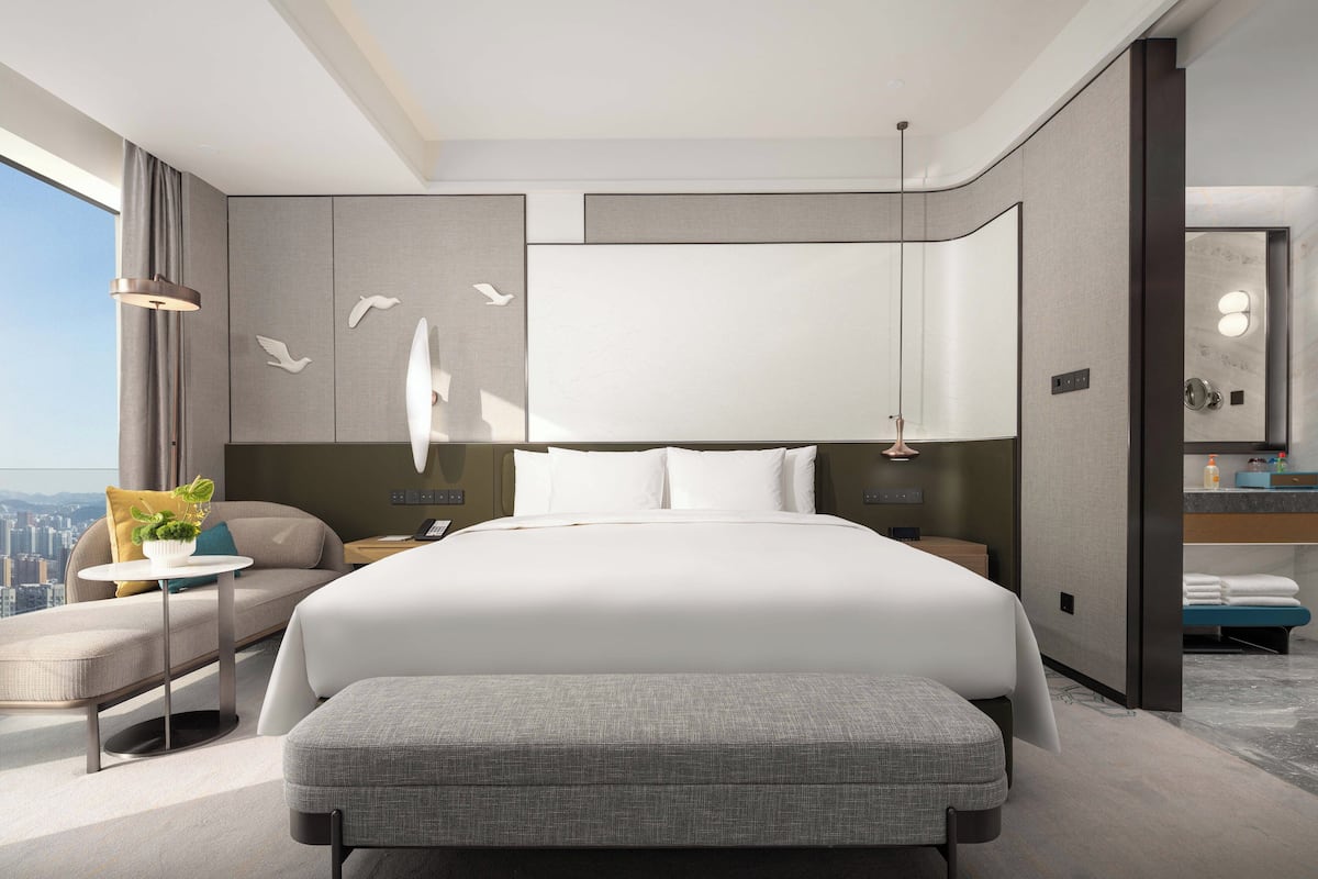 Minibar, cassaforte in camera, con stile personalizzato, una scrivania