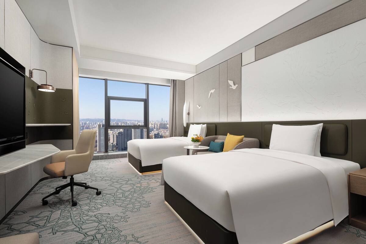 Minibar, két bảo mật tại phòng, bàn 