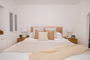 2 bedrooms, travel crib, free WiFi, bed sheets