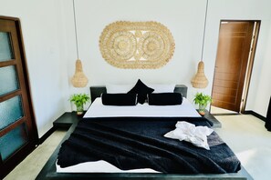 Individually decorated, individually furnished, laptop workspace - The Jini House - Kabalana (Ahangama)