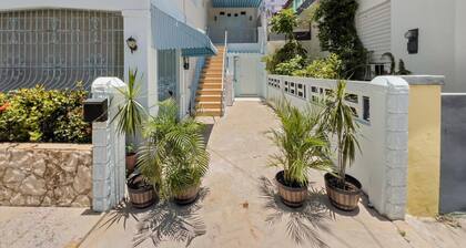 Cozy Escape for 2 in Condado – 9 Mins to Airport
