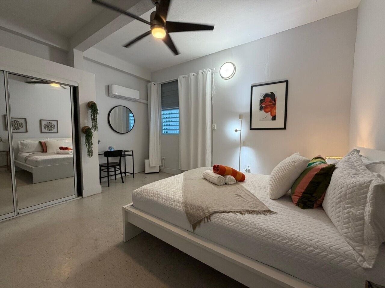 1 bedroom, desk, travel crib, WiFi (free)