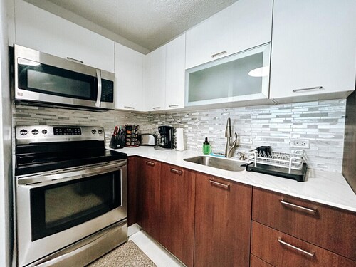 Bright, Comfy Apt @ Miramar