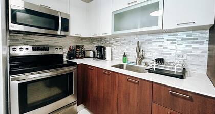 Bright, Comfy Apt @ Miramar