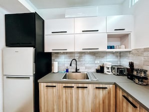 Fridge, microwave, stovetop, coffee/tea maker