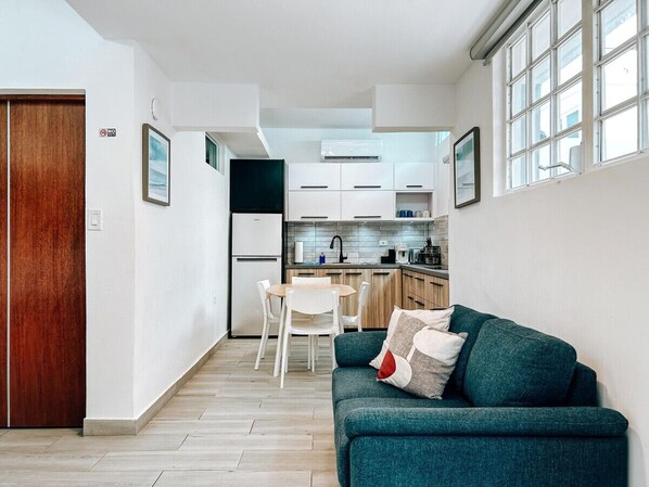 Interior - Charming Apartment Steps from Ocean Park Beach (San Juan)