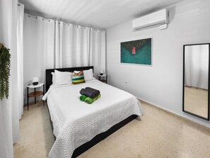 3 bedrooms, travel cot, free WiFi, bed sheets